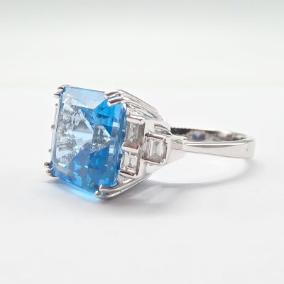 une image représentant une bague sertie d'une topaze bleue et de diamants