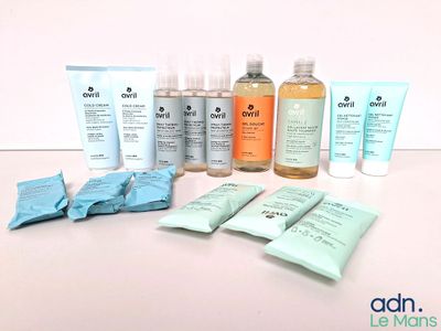 de nombreux types de produits de soins de la peau sur la table