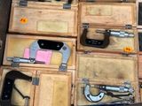 tout un tas d'outils qui traînent dans un tiroir