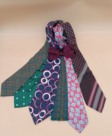 Lot de 6 cravates. Une Yves SAINT LAURENT, une Victor SEGARD, une