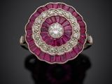 une bague en rubis et diamants