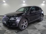 une image d'une audi suv noire garée dans un garage