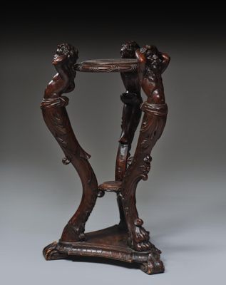 Sellette en bois mouluré et sculpté aux putti formant termes… - Photo 1