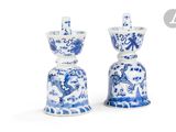 paire de vases bleus et blancs à motifs de dragons