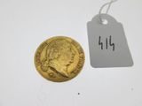 gros plan d'une pièce de monnaie portant une étiquette de prix