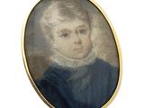 portrait d'un jeune garçon vêtu d'une robe bleue, dans un cadre doré