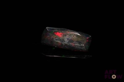 a picture of a ring with a black background