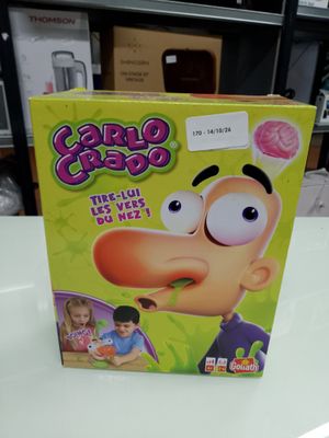 une boîte de bonbons posée sur une table