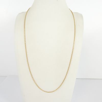 a gold chain necklace on a mannequin mannequin