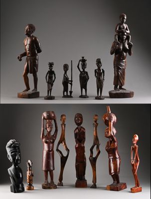 plusieurs figurines en bois représentant des personnages et des animaux dans diverses poses