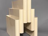 une pile de livres superposés