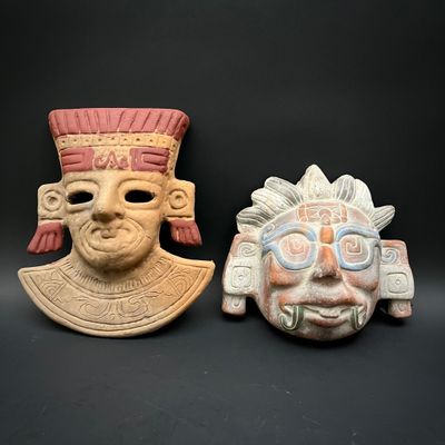 Deux masques décoratifs en terre cuite à décor peint et grav…