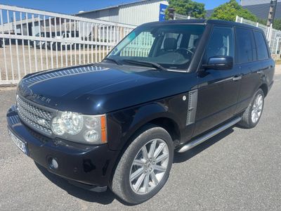 a picture of a black land rover parked in a parking lot