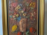 une peinture à l'huile représentant un vase avec des fleurs sur une table