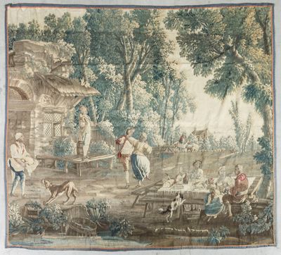 une image d'une tapisserie accrochée au mur d'une pièce