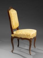 Chaise en noyer mouluré, sculpté à dossier plat violoné à dé… (photo 2)