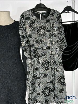 Lot de vêtements pour femmes contenant trois robes - THE KOO…