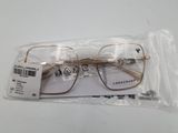 une paire de lunettes posée sur un sac en plastique