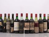 plusieurs bouteilles de vin sont alignées sur une table