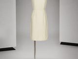 une image d'une robe sur un mannequin