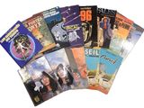un grand nombre de livres posés sur une table