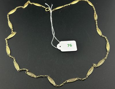Sautoir en or 18 carats à maille filigranée et maille forçat…