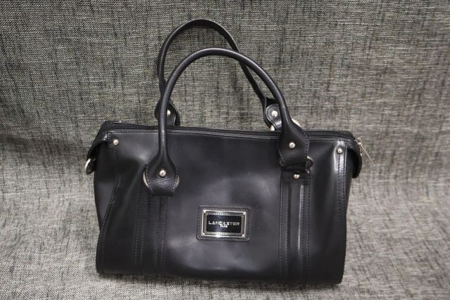 LANCASTER- Sac à main en cuir noir. Bon état