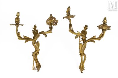 Paire d'appliques en bronze doré à deux bras de lumière