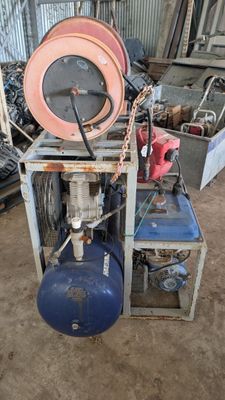 l'image d'une machine installée dans un garage