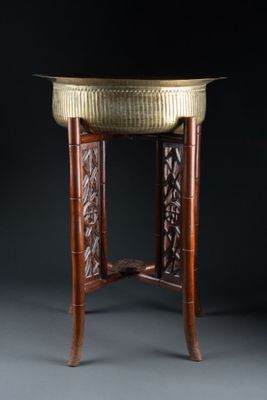 CHINE - XIXe siècle. BASSIN à motifs de du symbole Shou