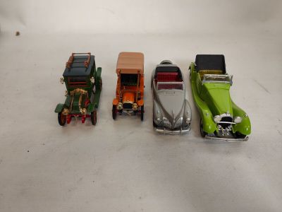 Lot de 10 miniatures automobiles 1/43ème en boîte d'origine,…