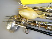 Lot de divers couverts de service, la plupart en métal argen… (photo 5)