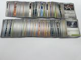 les cartes sont toutes de couleurs différentes et chaque carte a une taille différente