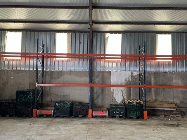 Quatre travées de racks, L : 270, charge max 3 tonnes, P : 110 et
