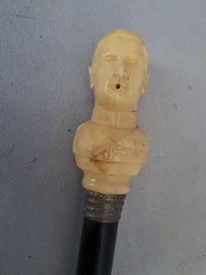 une image représentant un crayon sur lequel est gravée une tête