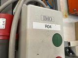 une image représentant une machine en train de travailler sur une autre machine