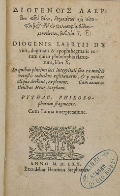 un vieux livre sur lequel figurent des inscriptions et un tampon