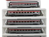 un ensemble de quatre wagons exposés
