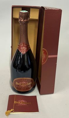une photo d'une bouteille de champagne dans un coffret cadeau