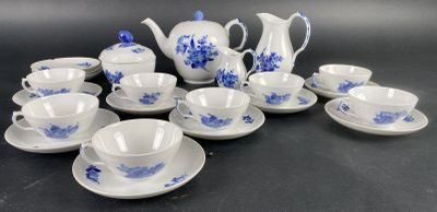 ROYAL COPENHAGEN. Partie de service à café à décor floral de…