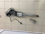 un aspirateur posé sur un plan de travail