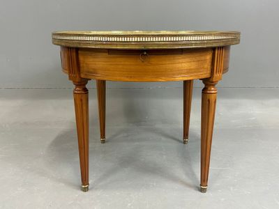 TABLE basse bouillotte en acajou et placage d'acajou de styl… - Photo 1