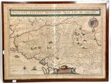 une vieille carte de la France dans un cadre en bois