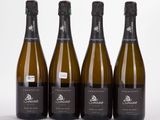 trois bouteilles de vin posées l'une à côté de l'autre sur une table