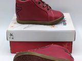 a pair of red shoes sitting on top of a box