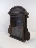 Oratoire en bois noirci ouvrant par une porte, Ep. (photo 3)