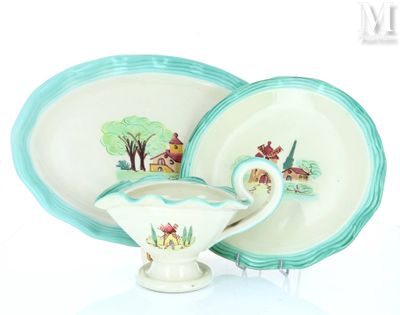 une tasse à thé et une soucoupe posées sur une table