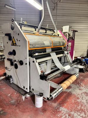 l'image d'une machine installée dans une pièce