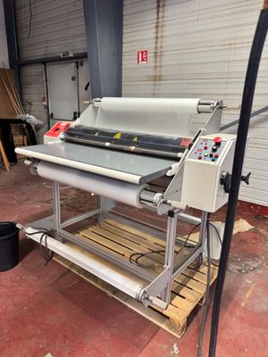 l'image d'une machine posée sur une palette