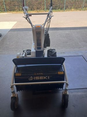 a small machine that is sitting in the garage